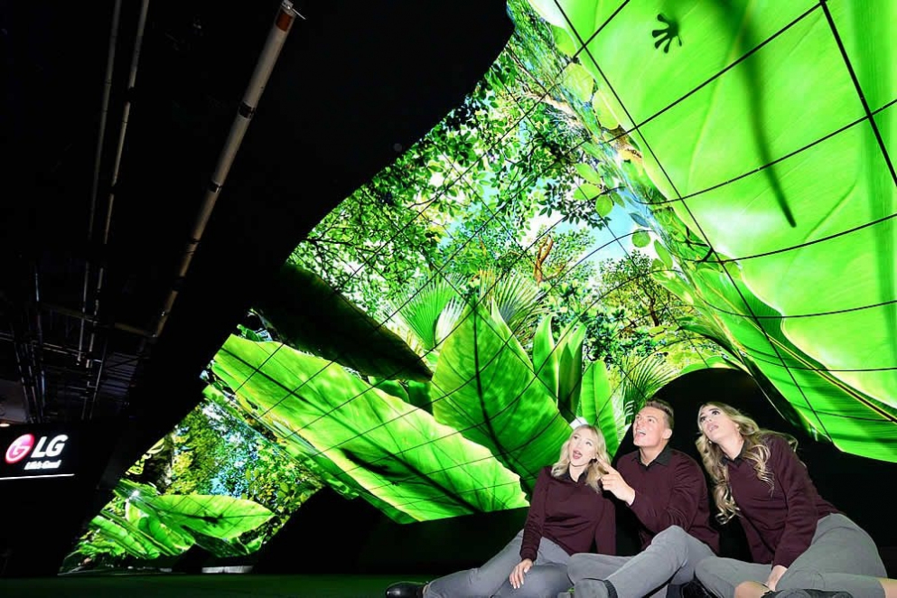 Інсталяція Нова Хвиля з дисплеями OLED від LG, 2020 рік